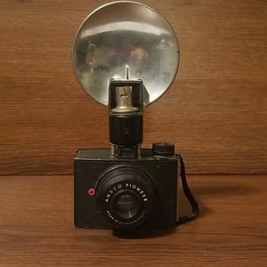 Vtg Ansco Pioneer camera